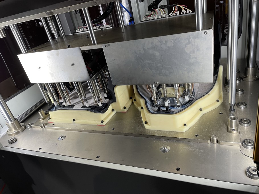 椅背護板boss柱熱鉚機 (2).jpg